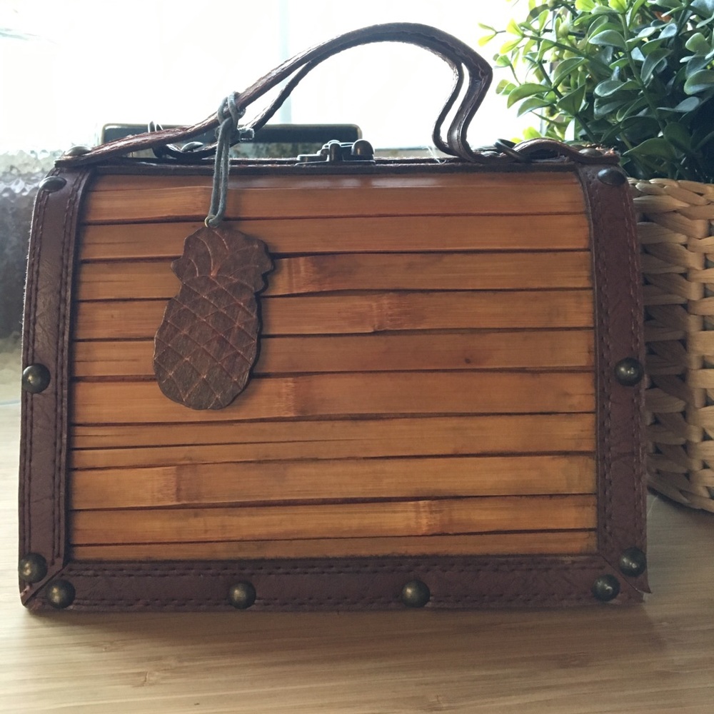 Sun ‘n’ sand wooden purse